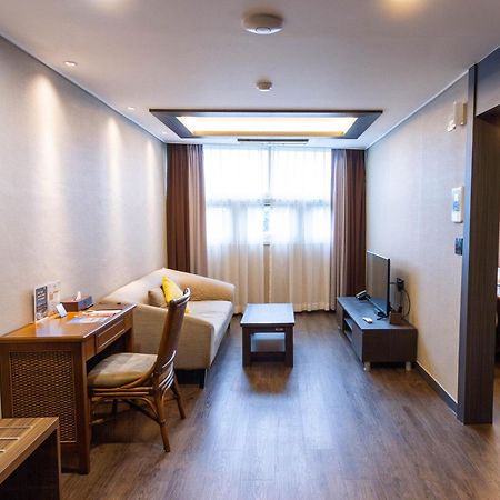 ซีเนีย โฮเทล คล้าร์ก Hotel Clark Field ภายนอก รูปภาพ