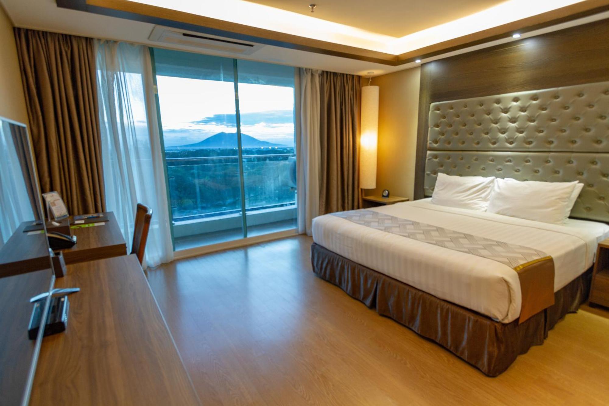 ซีเนีย โฮเทล คล้าร์ก Hotel Clark Field ภายนอก รูปภาพ