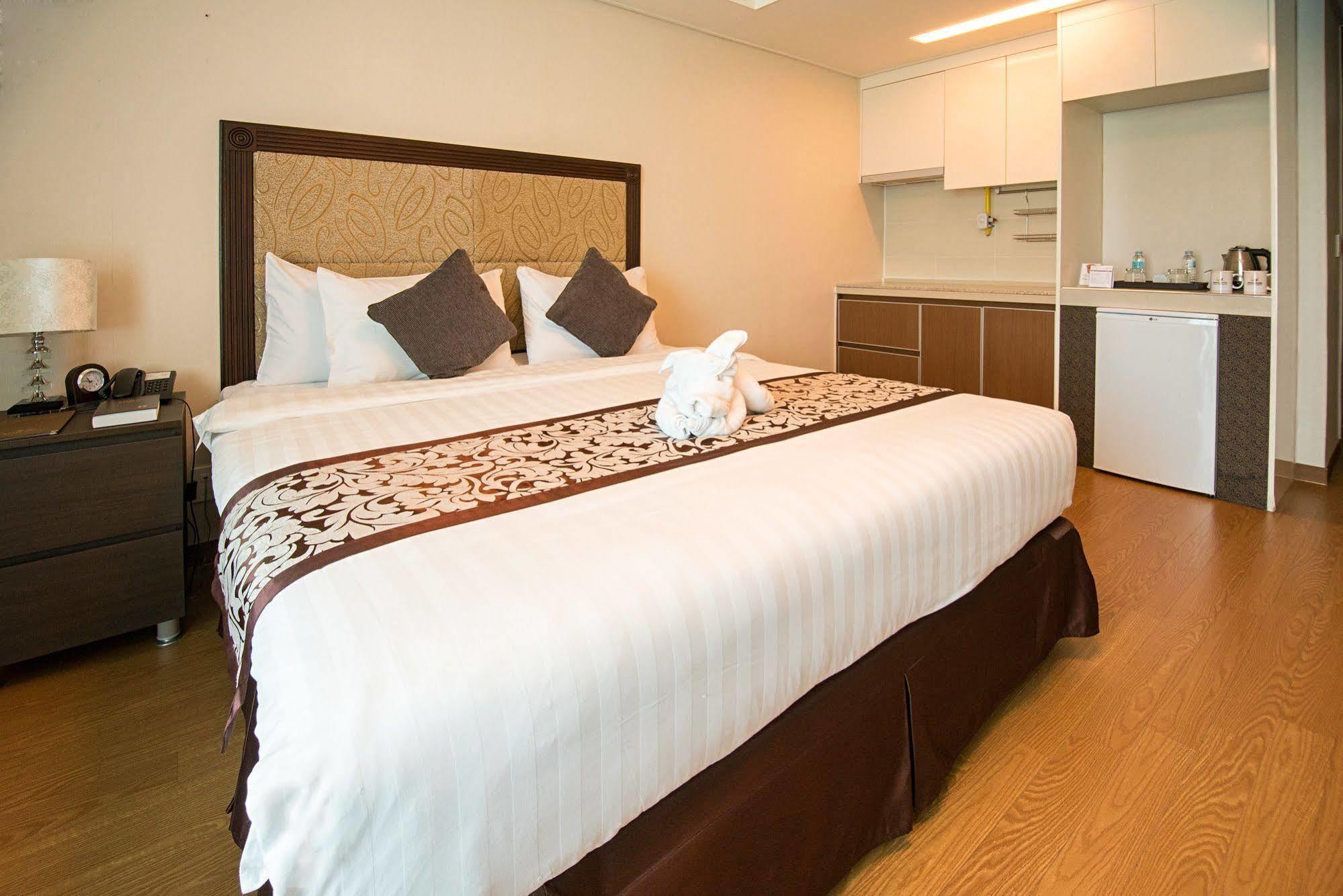 ซีเนีย โฮเทล คล้าร์ก Hotel Clark Field ภายนอก รูปภาพ