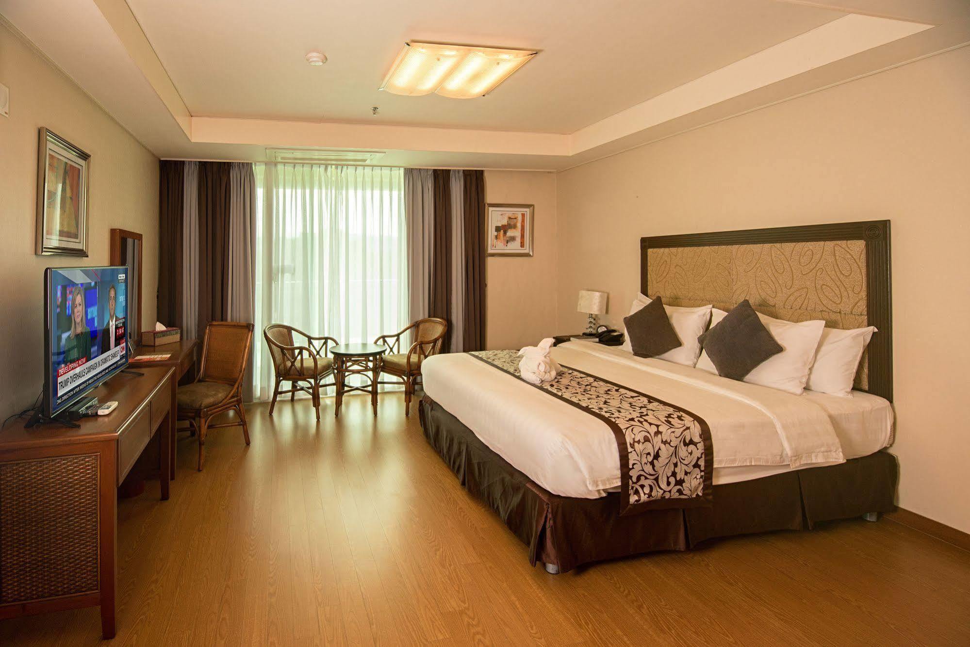 ซีเนีย โฮเทล คล้าร์ก Hotel Clark Field ภายนอก รูปภาพ