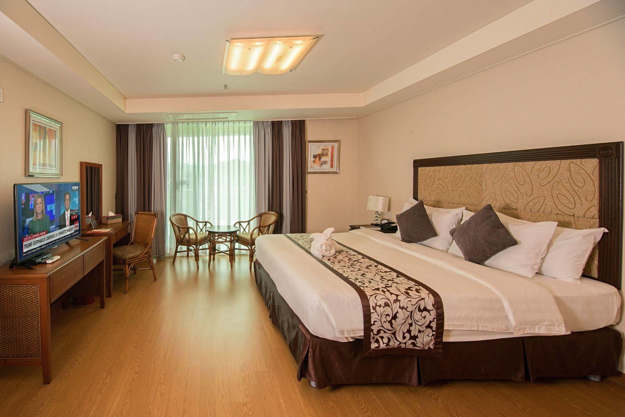 ซีเนีย โฮเทล คล้าร์ก Hotel Clark Field ภายนอก รูปภาพ