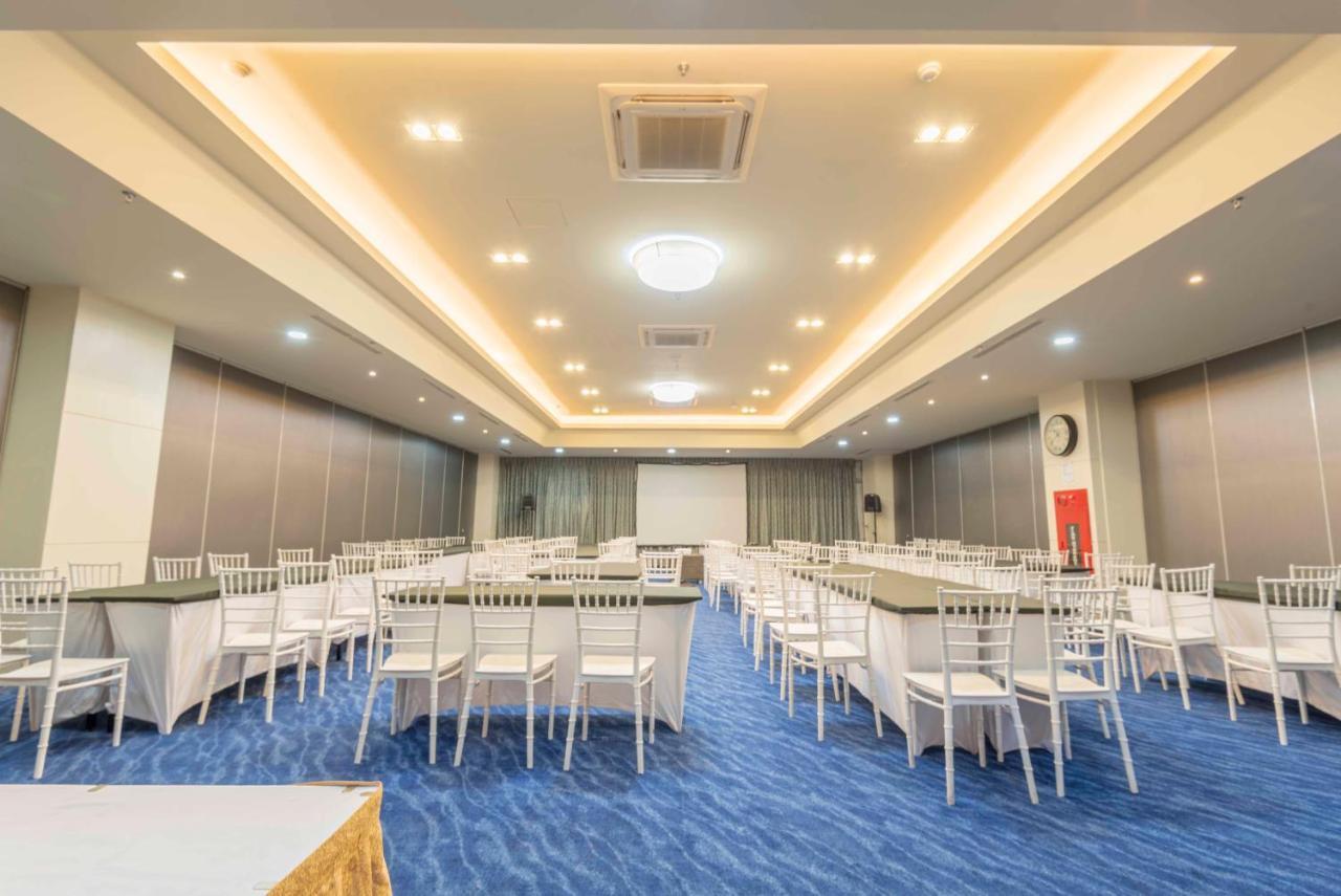 ซีเนีย โฮเทล คล้าร์ก Hotel Clark Field ภายนอก รูปภาพ