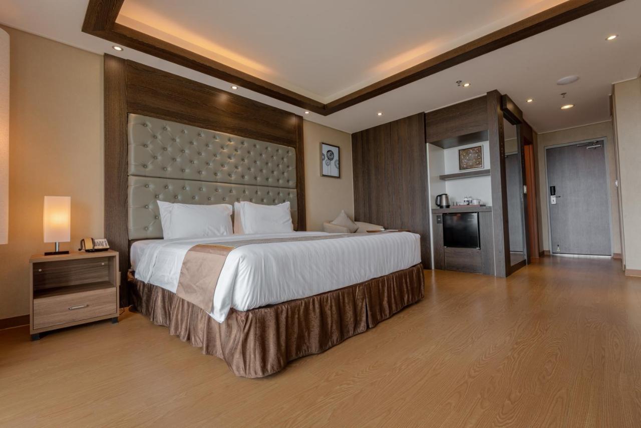 ซีเนีย โฮเทล คล้าร์ก Hotel Clark Field ภายนอก รูปภาพ